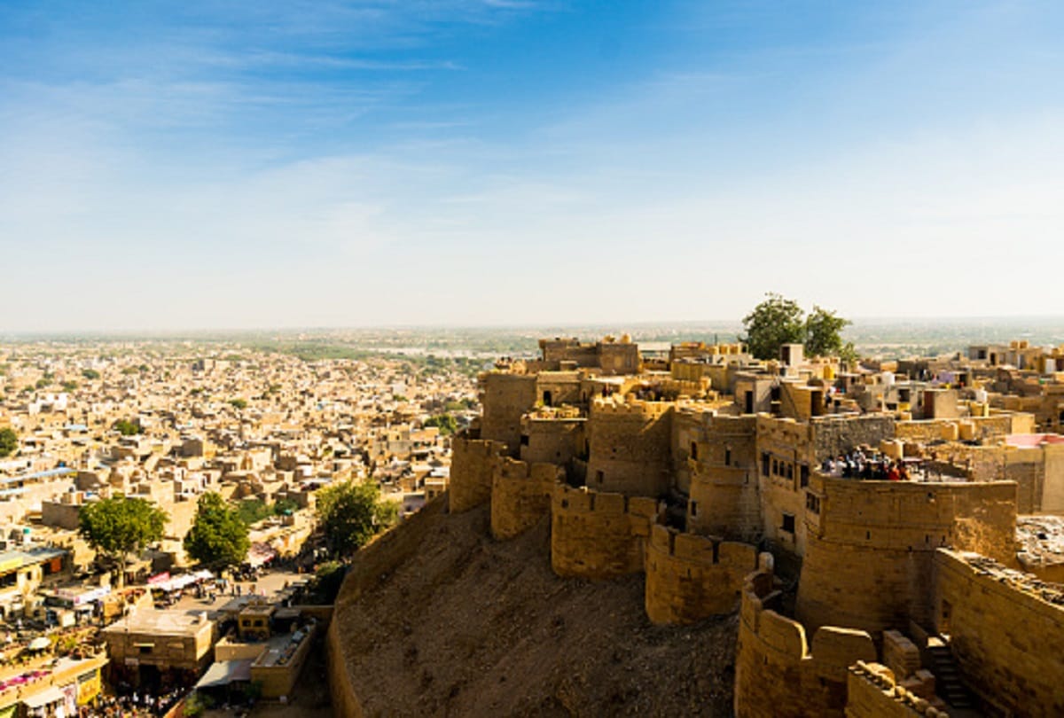 Five amazing and historical forts of india