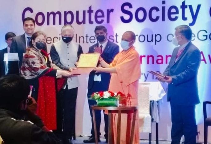 hardoi dm has got prize
