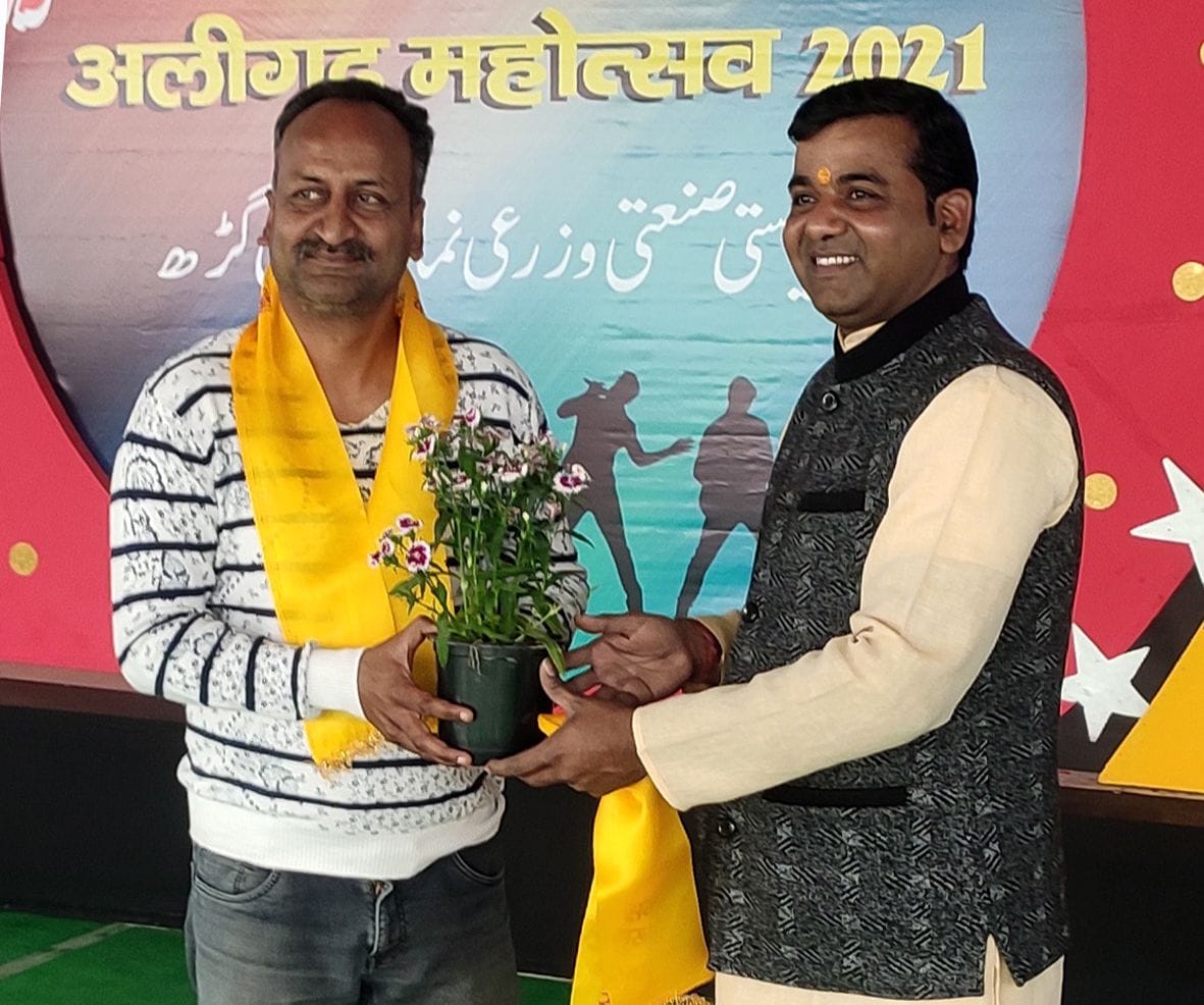 Classical singing and playing on Muktakash stage