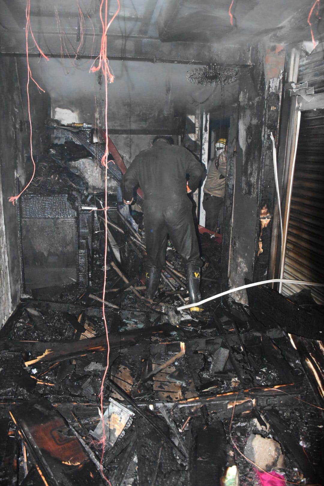cloth of 15 lakh and 3.75 lakh rupee burn in fire