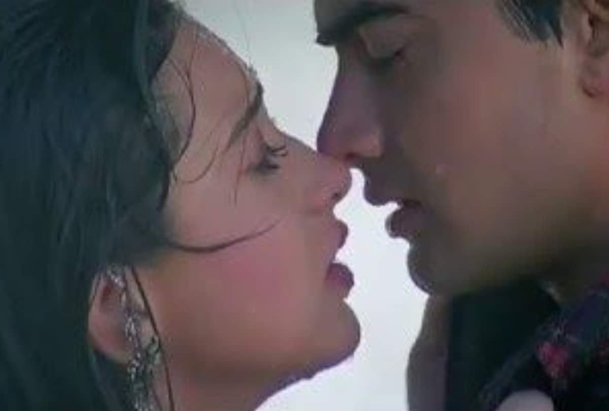 Kiss Day special: How Karishma Kapoor struggled during the shoot of the controversial kiss of Raja Hindustani