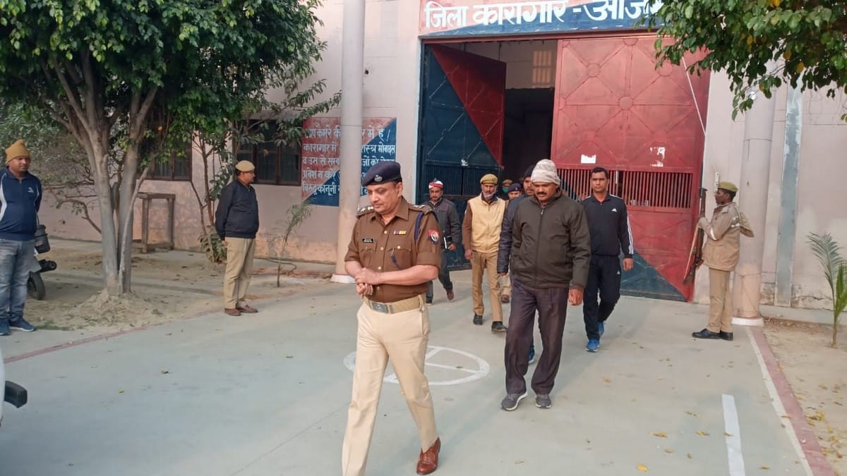 Jail administration officers raided in azamgarh district jail after Ajit and Manish murder