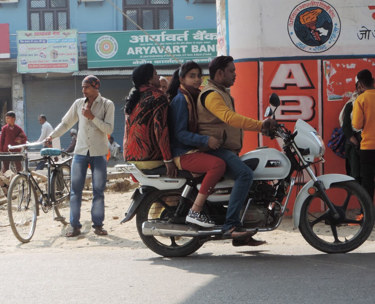 inhen jaan ka, jimmedaaron ko kaarravaee ka nahin dar