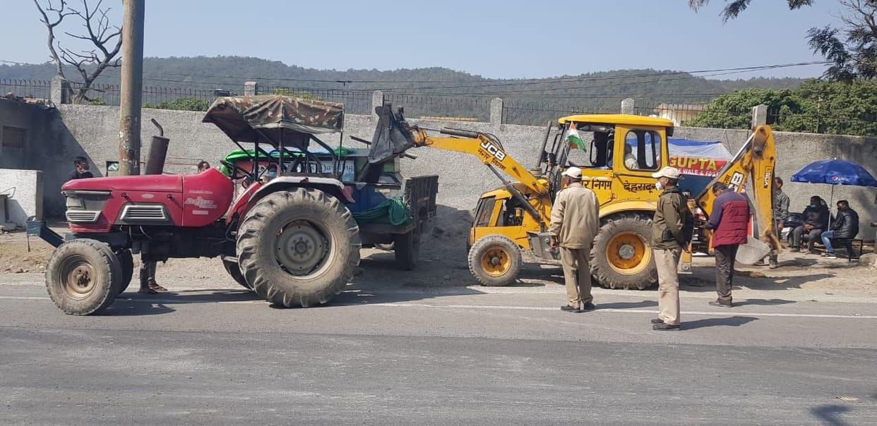 13 challan for spreading construction material on road