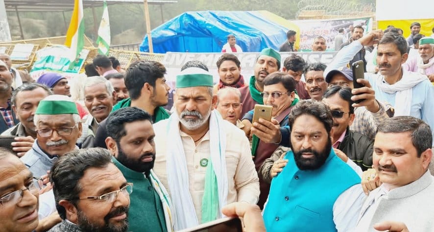 SP leader visits Ghazipur border Rakesh Tikait