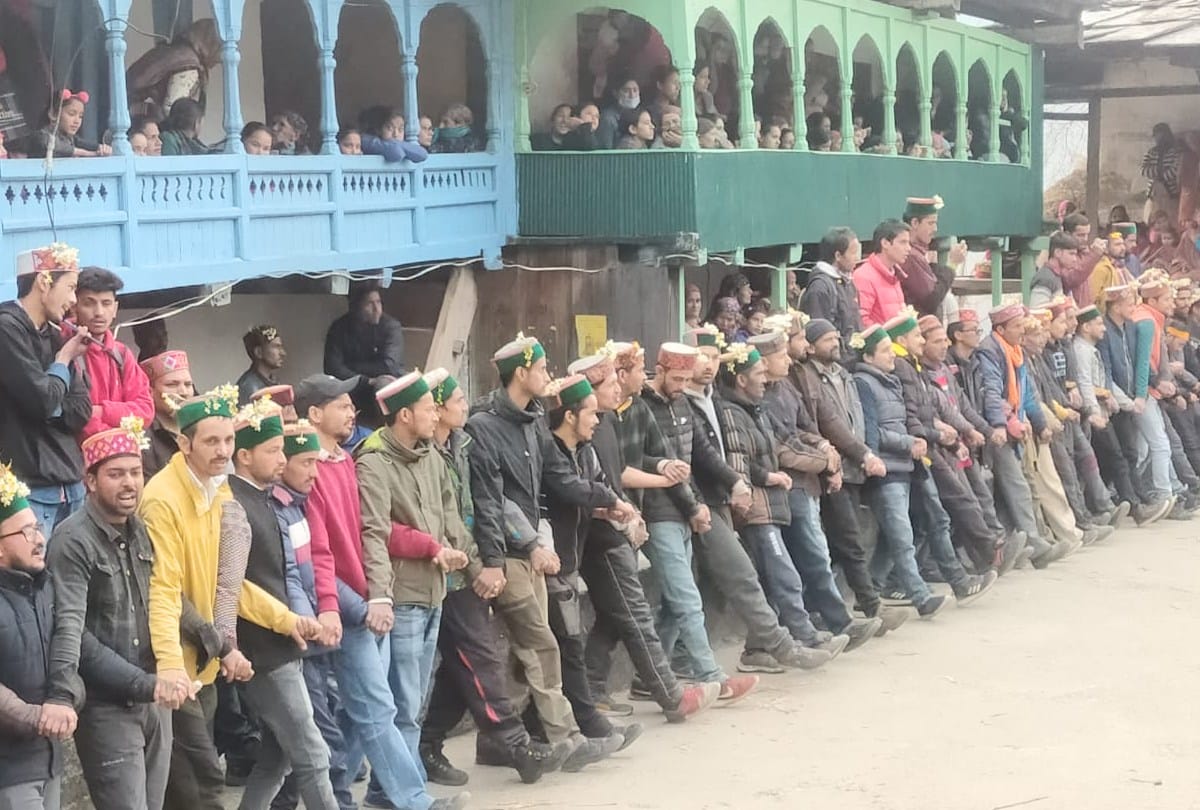 Fagli Festival: Villagers dance barefoot on thorny bushes, throw ash as evil powers, see pics