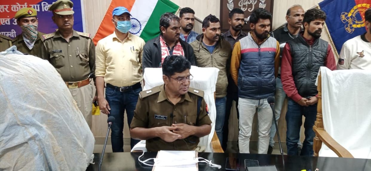 Five smugglers arrested with a ganja of seven lakhs