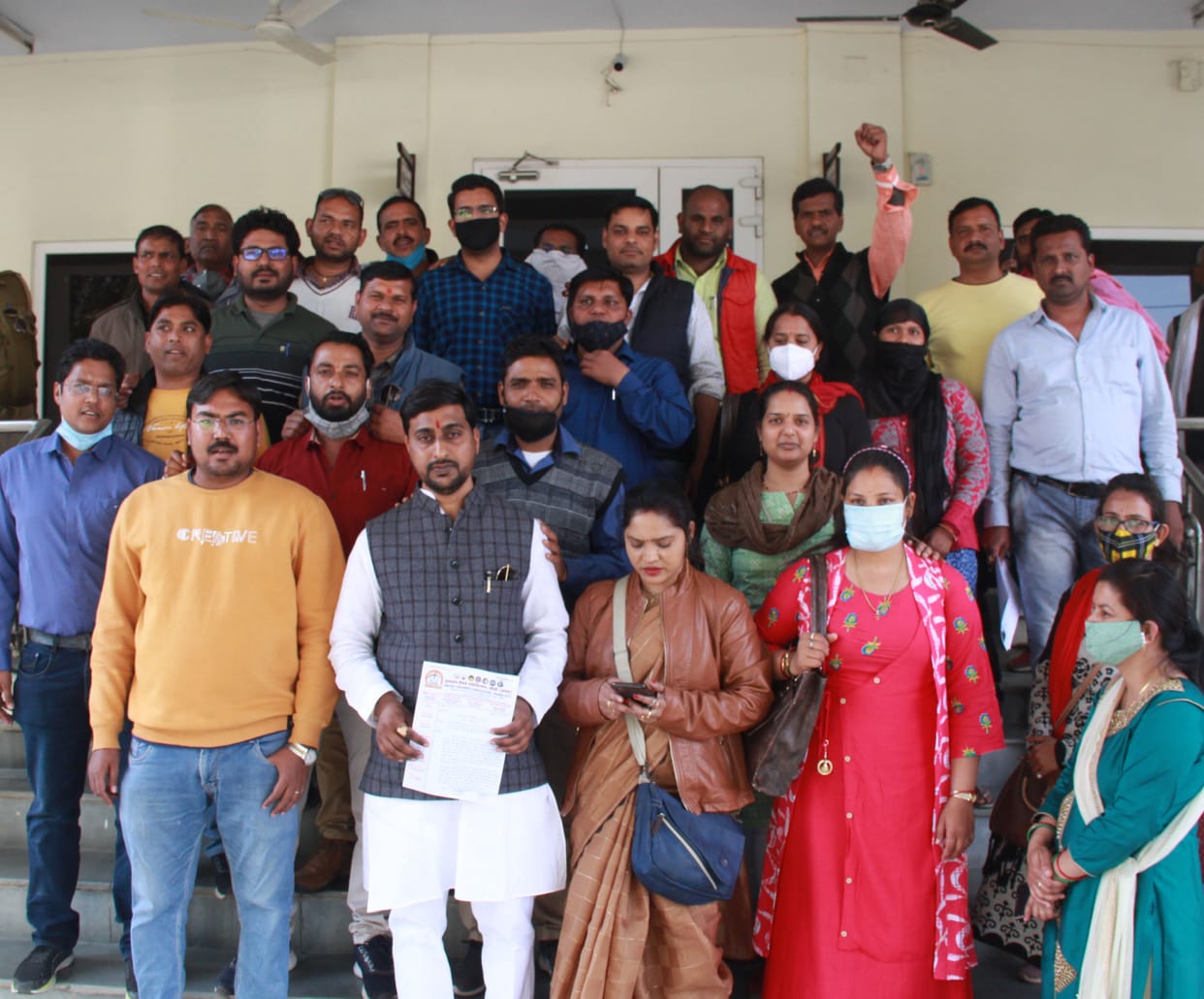 school avantan prkriya ke doran krmank badalne per bhadse siksacks, hangama