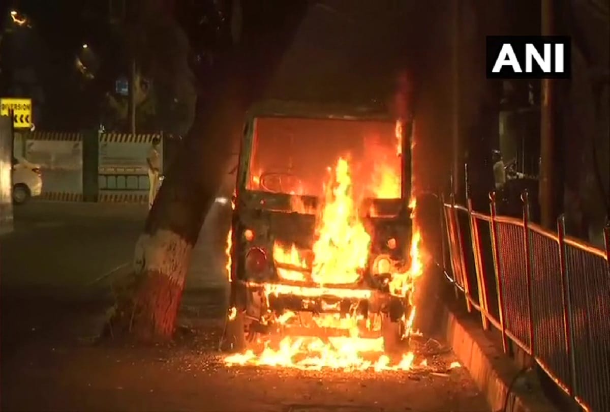 van parked on a road catches fire in Khar area of Mumbai