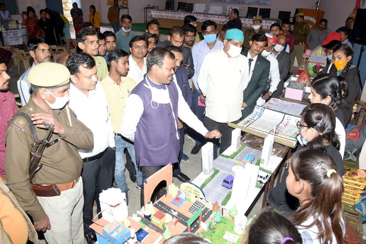 six model slected in science presentation