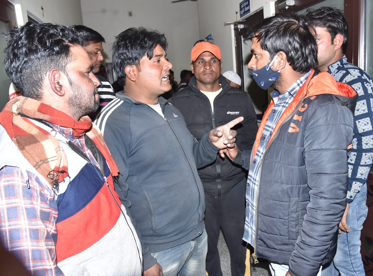 Uproar by family members in private hospital on the death of a woman, breaking glass
