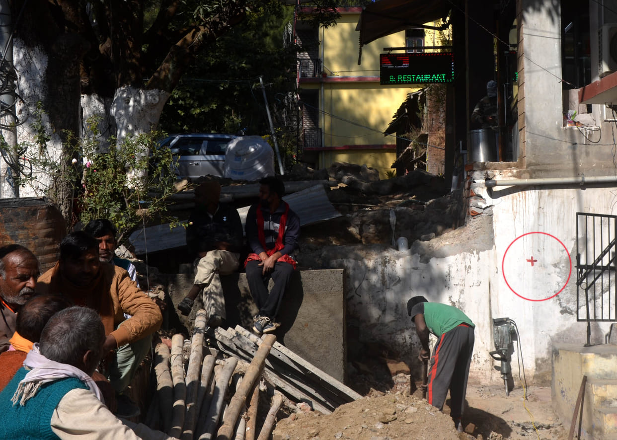 Capture from government land not left even after notice