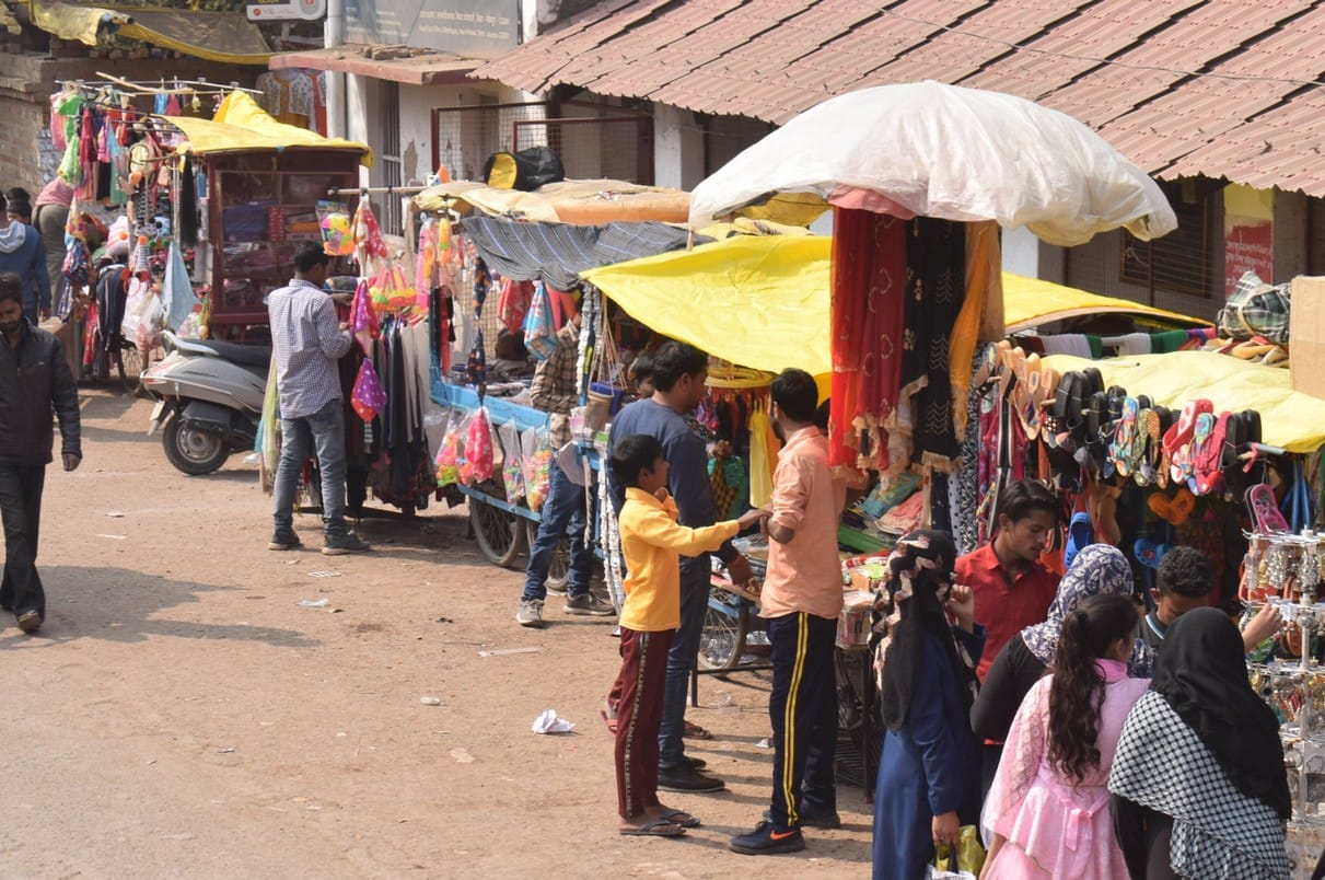 Encroachment strangled roads, narrowed