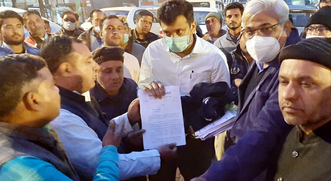 Slogans accused of corruption in Electricity Corporation