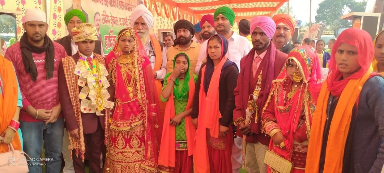 13 Couple got Married in Gurudwara