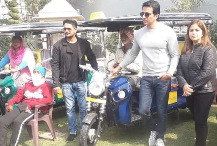 Actor Sonu Sood distributed e-rickshaws to eight people in Moga Of Punjab