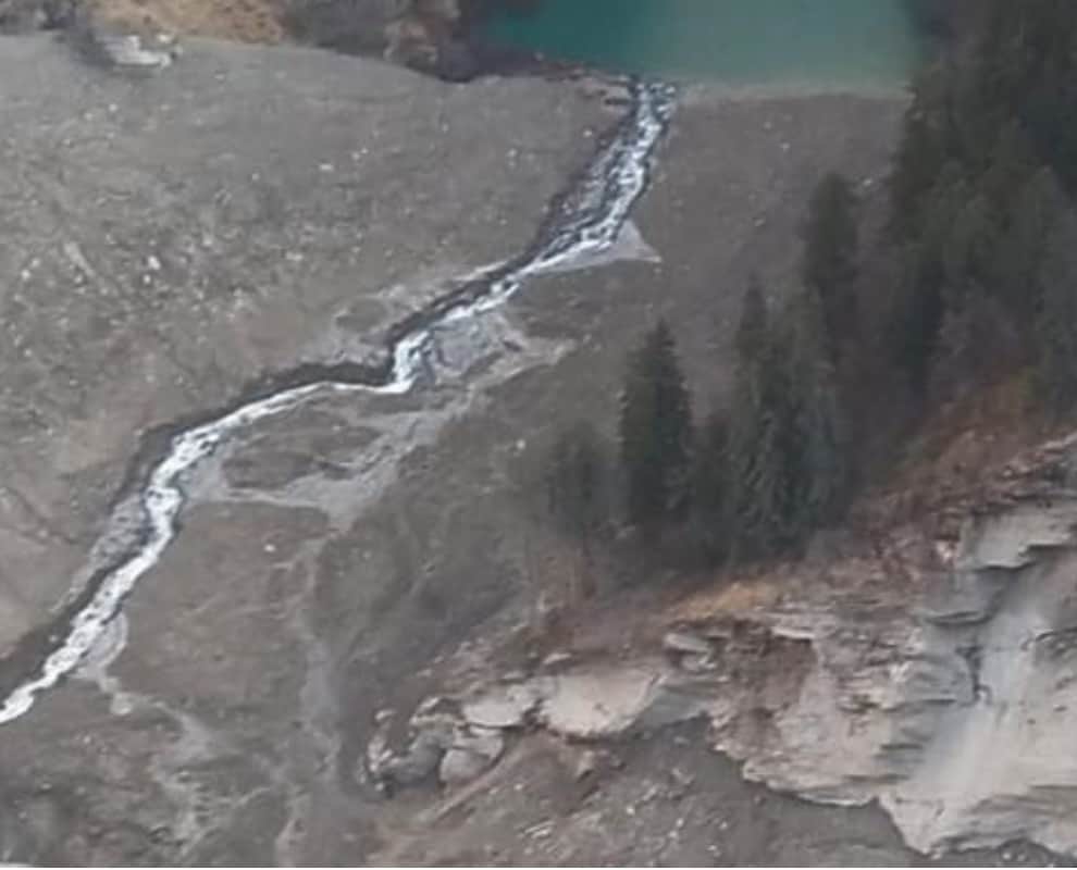 Uttarakhand Chamoli News: no need to scare form Rishi Ganga Lake, water leak from the lake