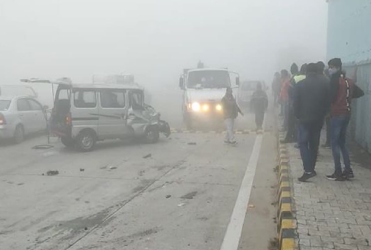Rampur Eight vehicles collided in dense fog on Delhi-Lucknow highway two injured jammed for one hour