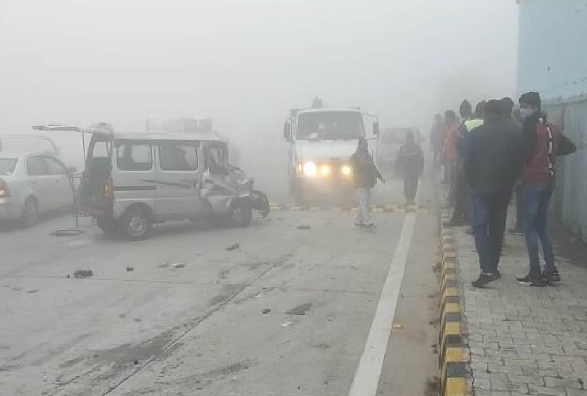 Yamuna Authority plans to install time booths at zero points on both sides of  Yamuna Expressway from Greater Noida and Agra