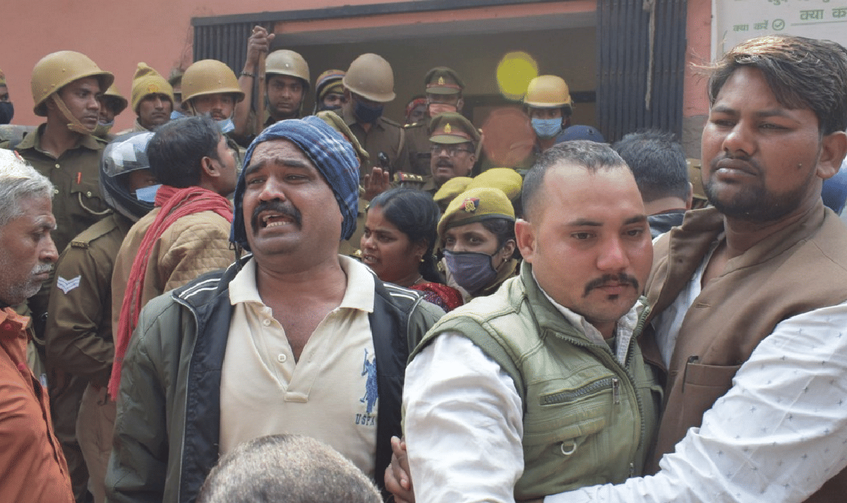 youth died in detained villagers and people anger around police station force deployed see the images in jaunpur