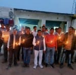 अंबेडकरनगर के अशरफपुर बरवा में पुलवामा के शहीदों को लेकर कैंडल मार्च निकालते नागरिक।