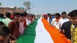 कस्बे में तिरंगा यात्रा निकालते युवा
