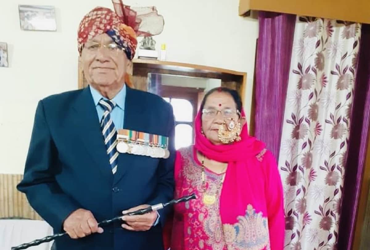 Actress Kangana Ranaut and sister Rangoli wishes grandpa and grandma happy 61st marriage anniversary