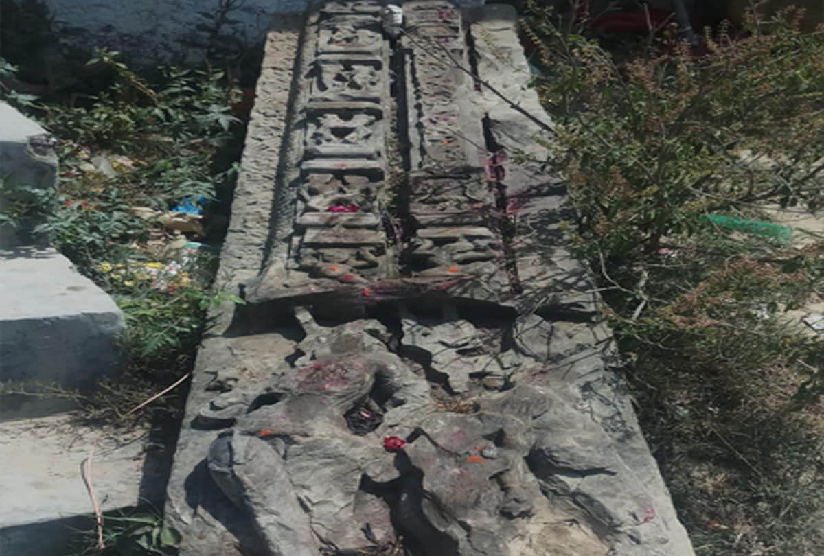 Excavation of ancient mound in the greed of treasure overnight