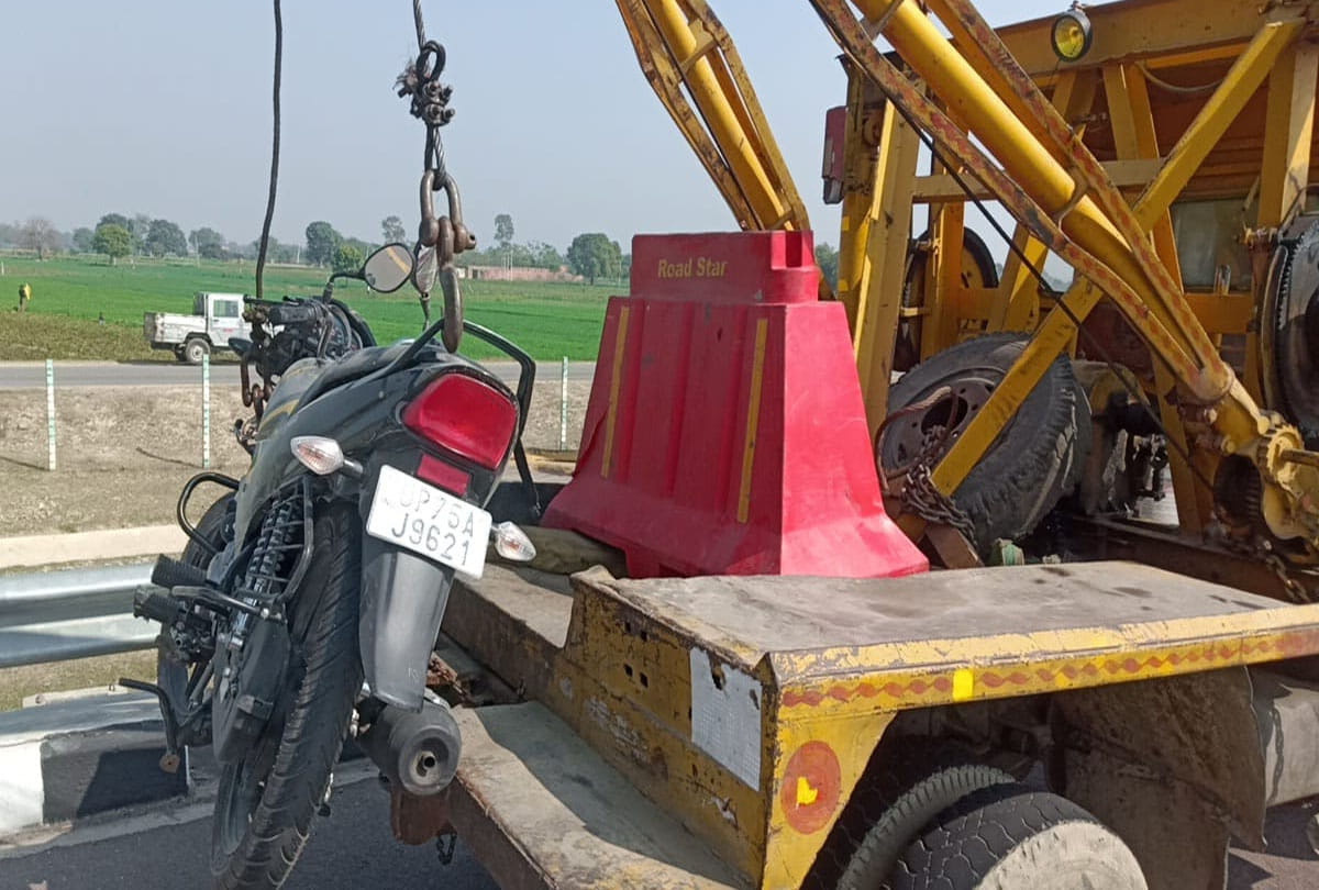 one died and one injured in road accident in kannauj