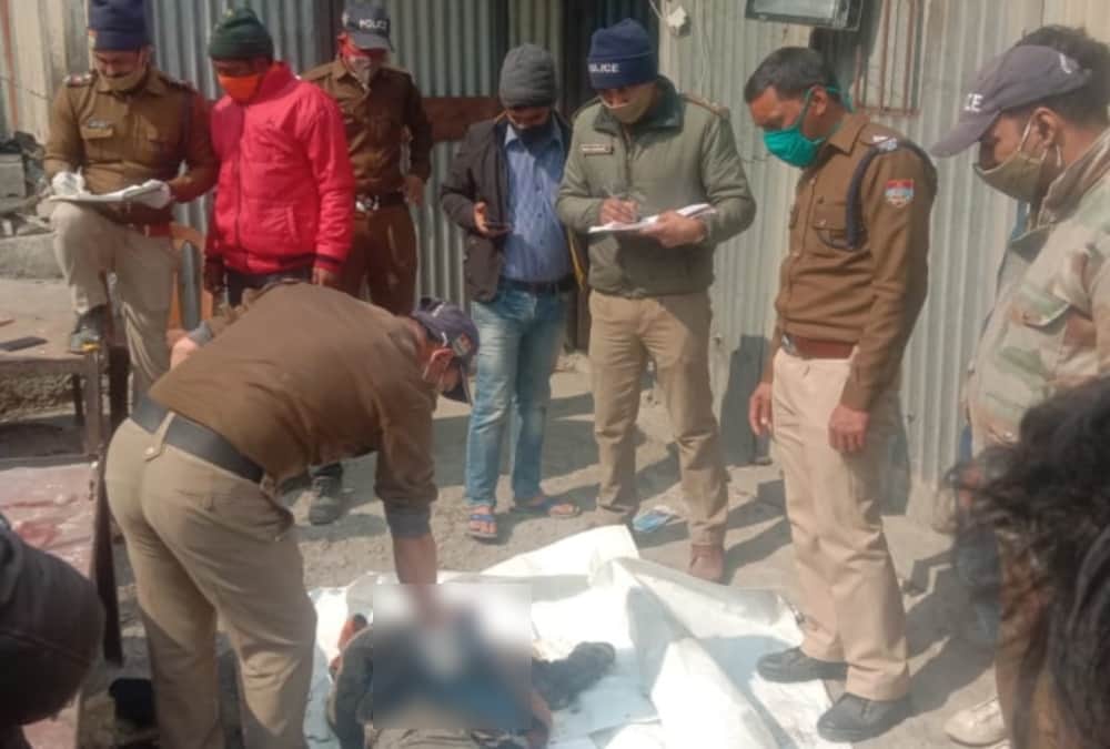Uttarakhand Chamoli News: Family members of missing Dead Bodies crying in postmortem house photos