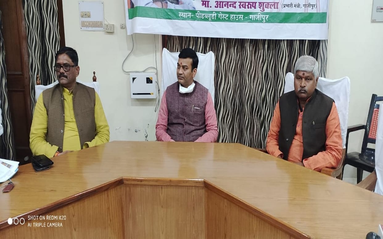 minister Anand Swaroop Shukla justified the up government decision to include the electricity department in the private sector