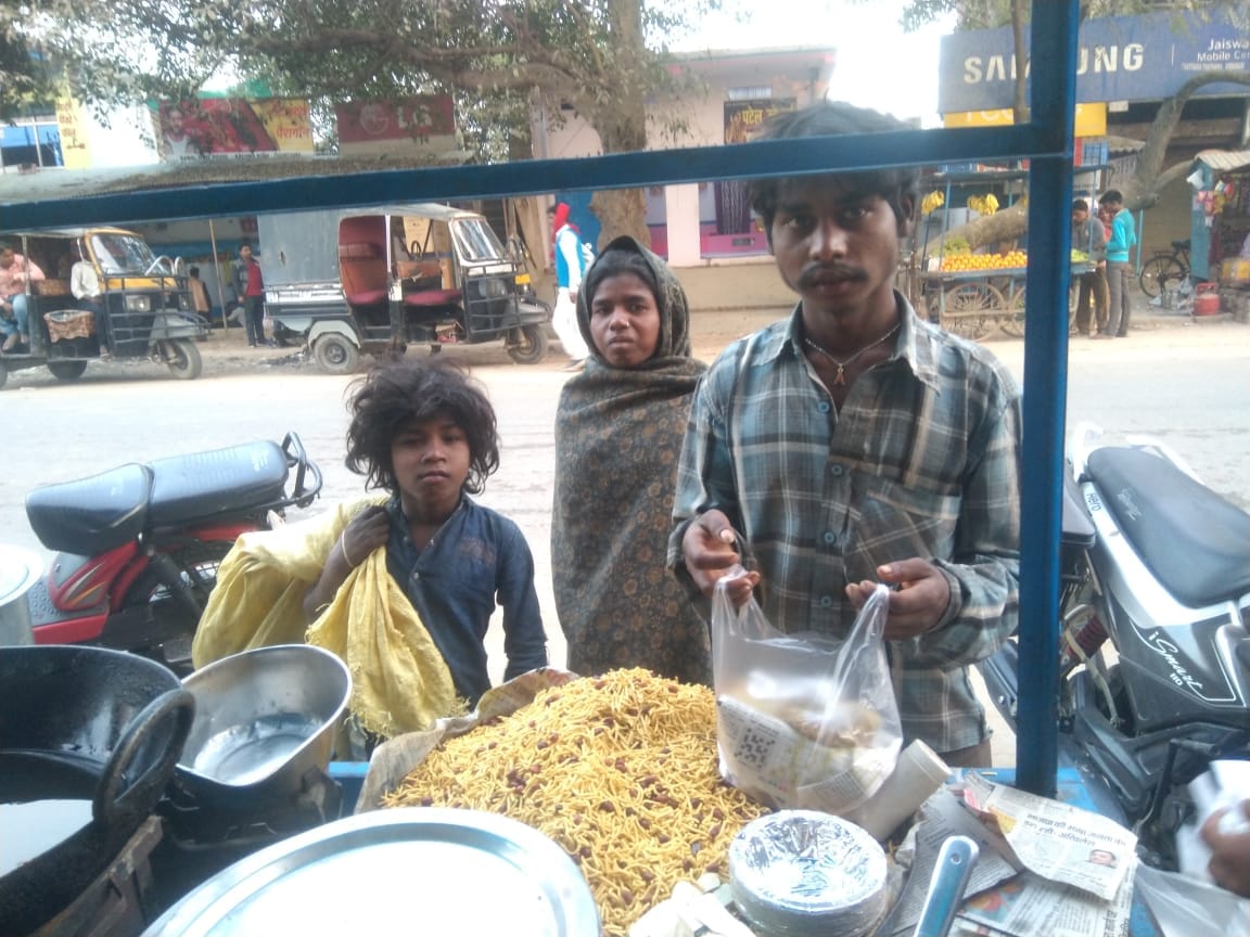 Poverty: The dead bodies were not shed for the funerals in the Ganga