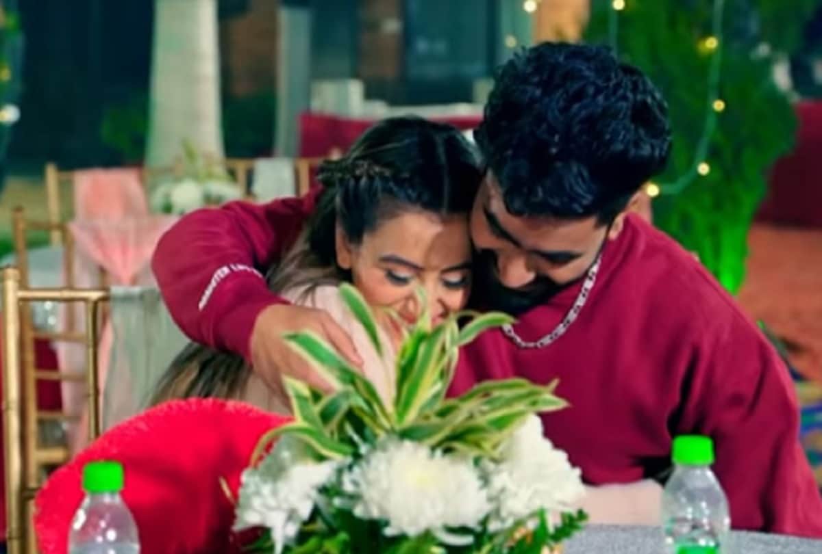 Akshara Singh Bhojpuri song Falanwa ka beta goes viral on internet