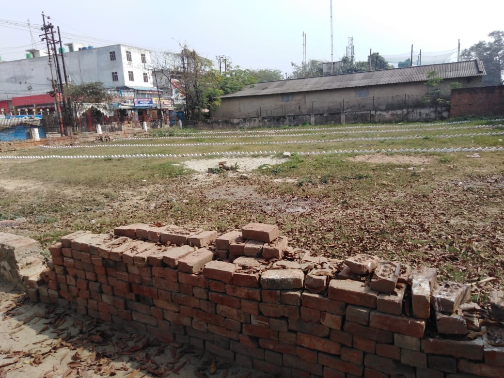 builder selling land of awas vikas parishad