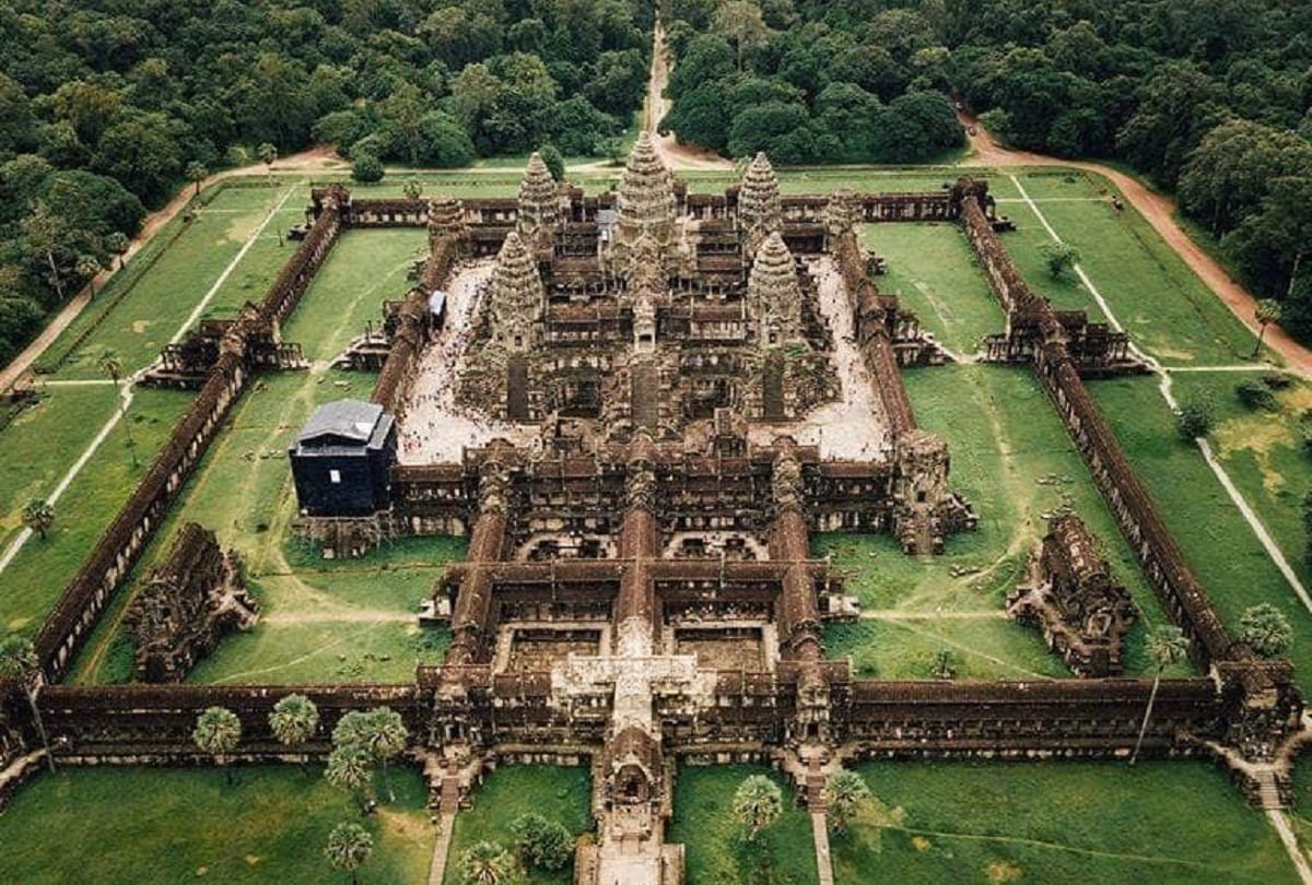 angkorwat temple in Cambodia the biggest hindu temple of the world