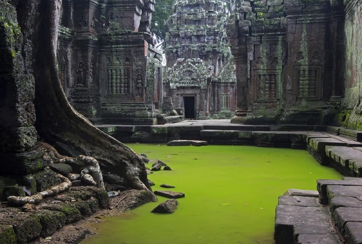 angkorwat temple in Cambodia the biggest hindu temple of the world
