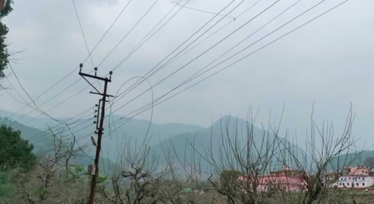 Electrical wire suddenly broken in Kapkot, woman narrowly escaped
