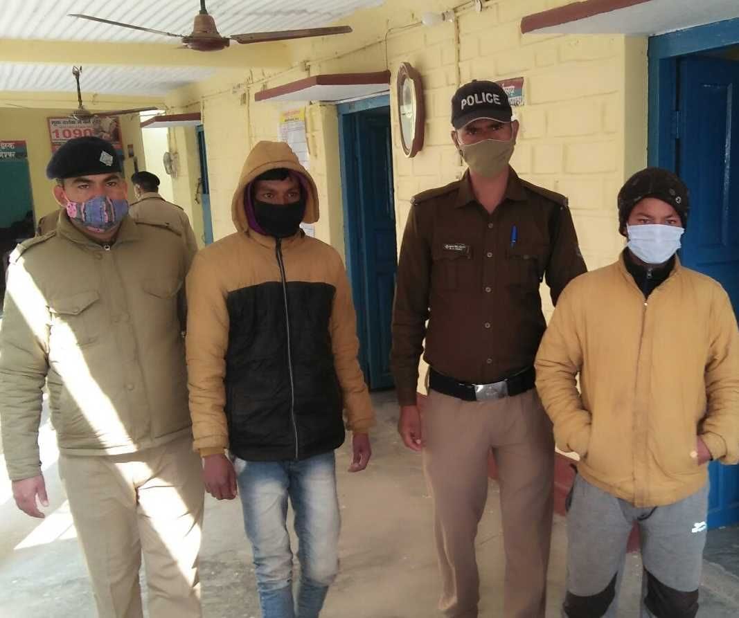 Three men smuggling charas