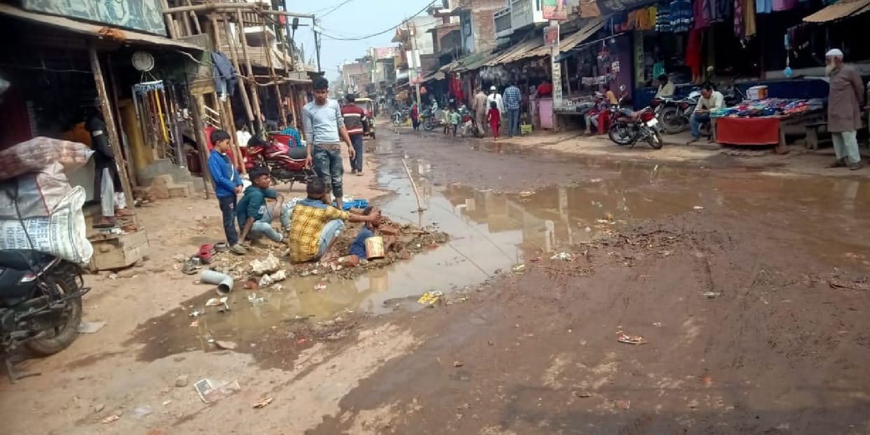 Pipeline near Ghantaghar torn, problem with waterlogging