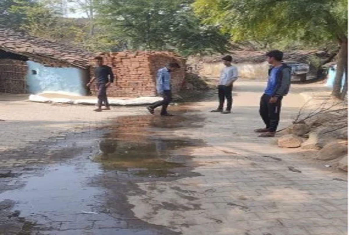 water flows on road due to not making sewer