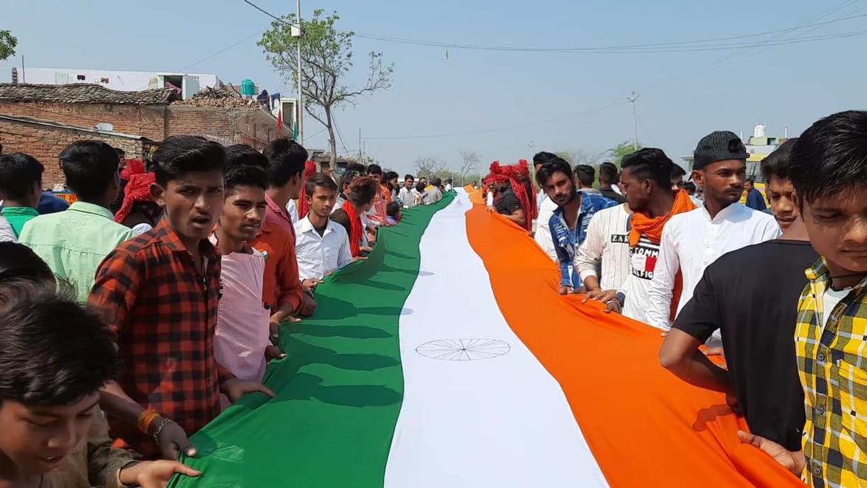 521 feet lambi tiranga yatra nikali