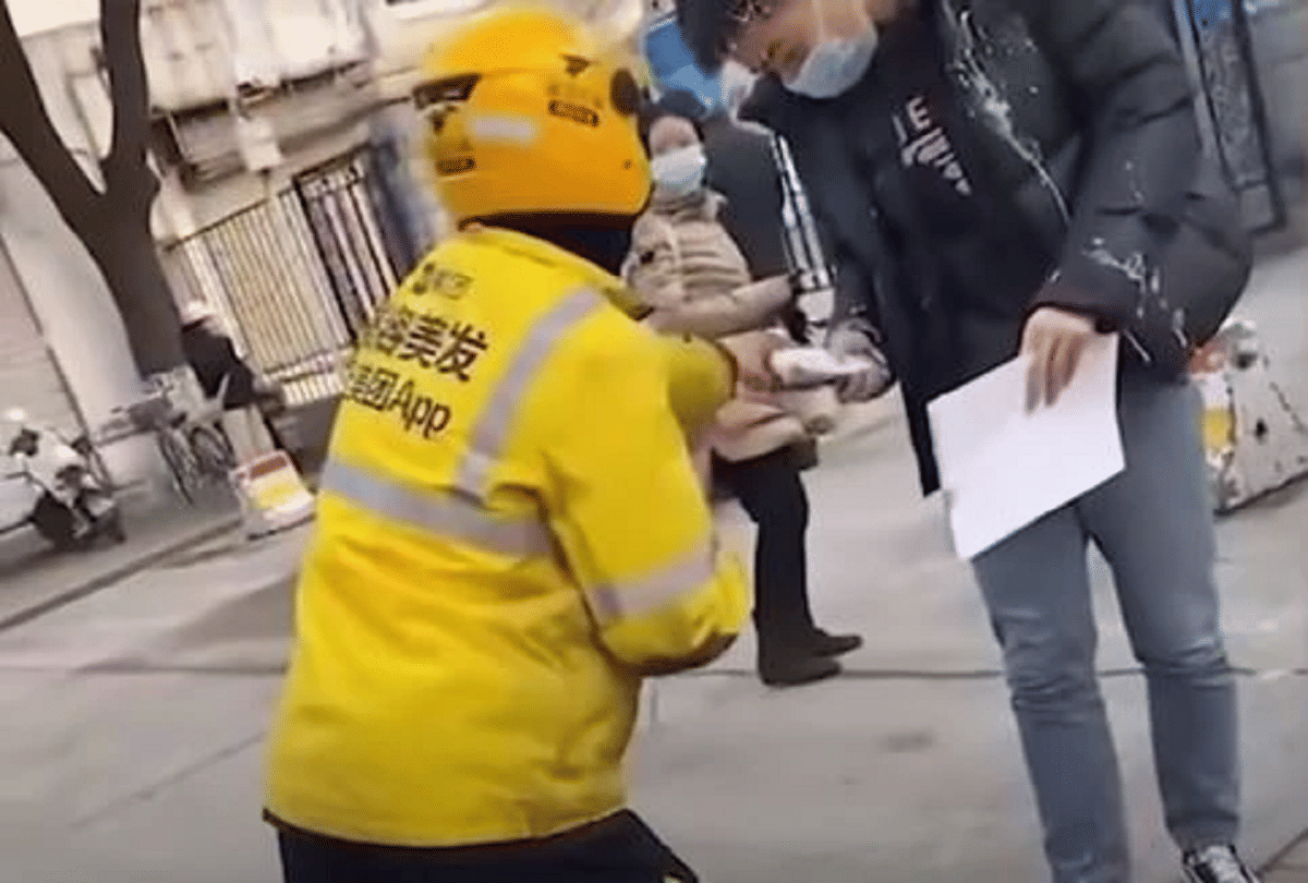 china delivery boy fulfills customers weird request to splash tea on ex boyfriend