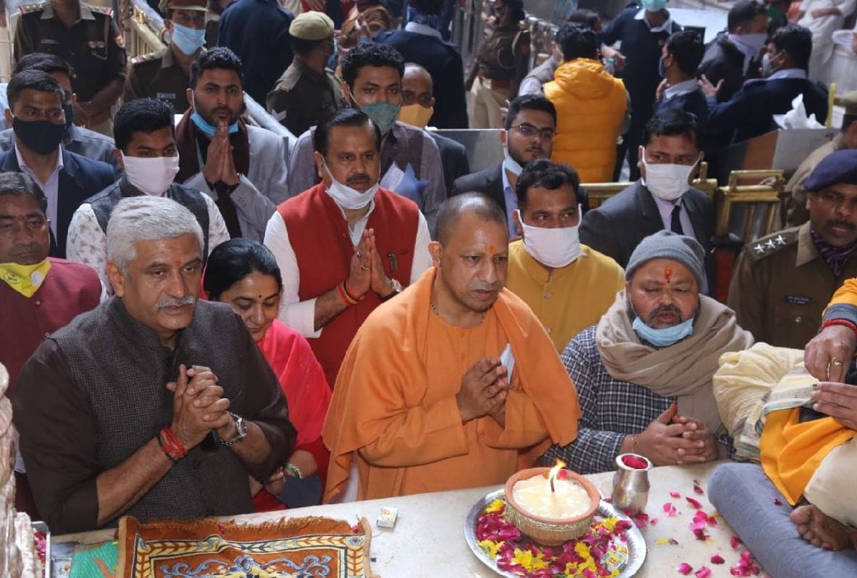 Cm Yogi Adityanath performs worship at Banke Bihari Mandir Vrindavan
