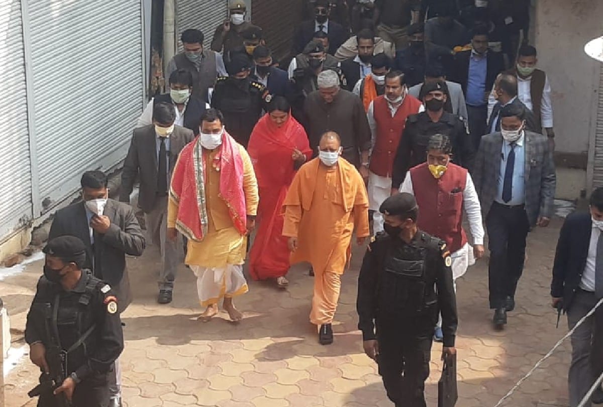 Cm Yogi Adityanath performs worship at Banke Bihari Mandir Vrindavan