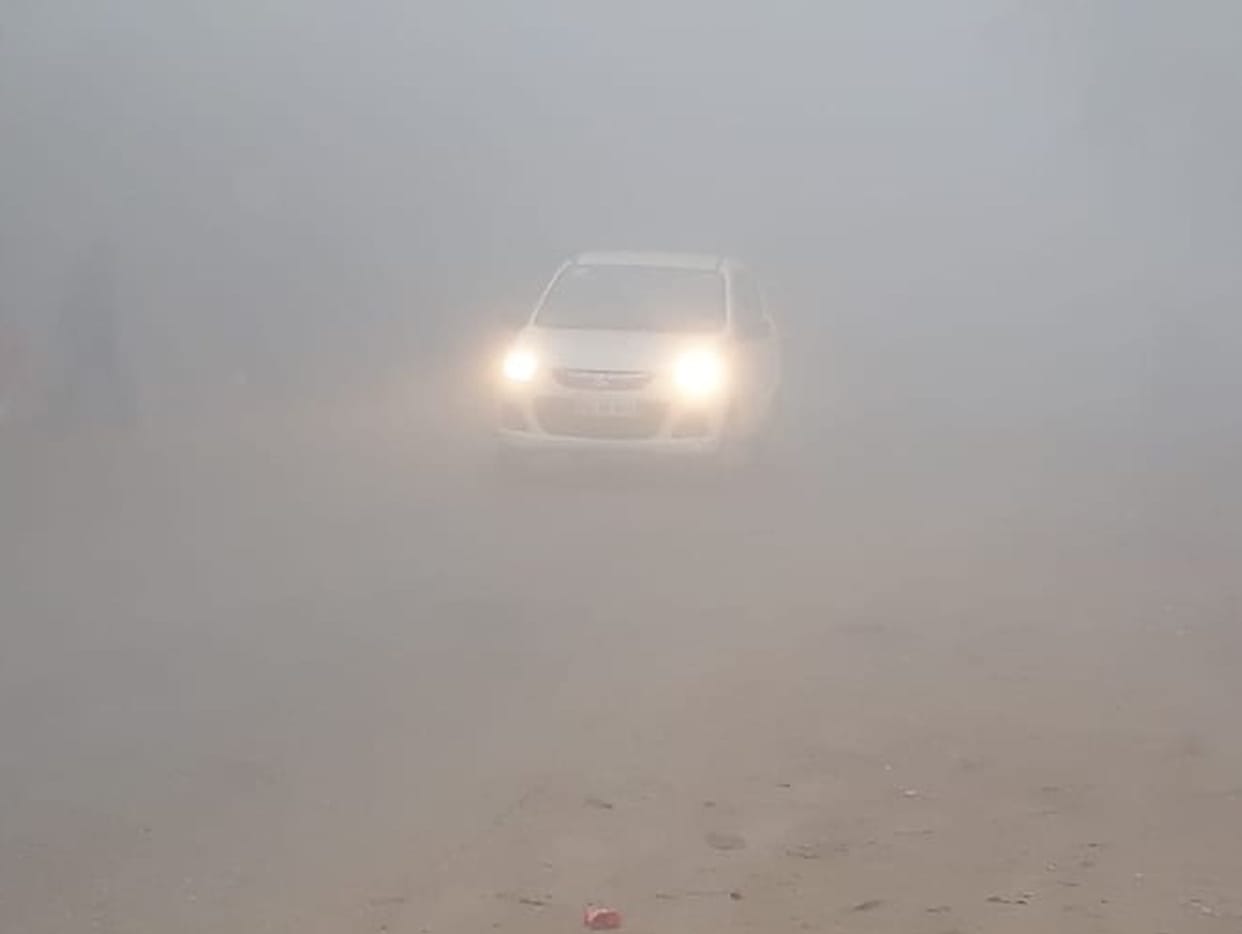 The speed of vehicles stopped due to dense fog, problem increased