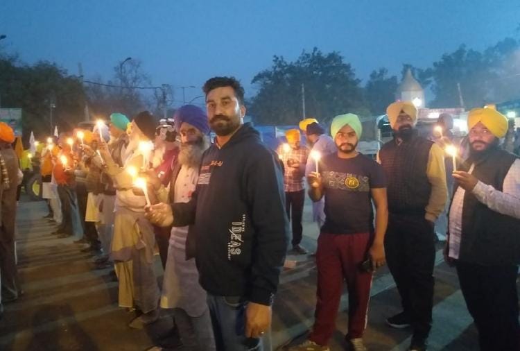 Farmers held Candle March at Kundli and Tikri Border To Pay Tribute To Martyrs Soldiers of Pulwama Attack