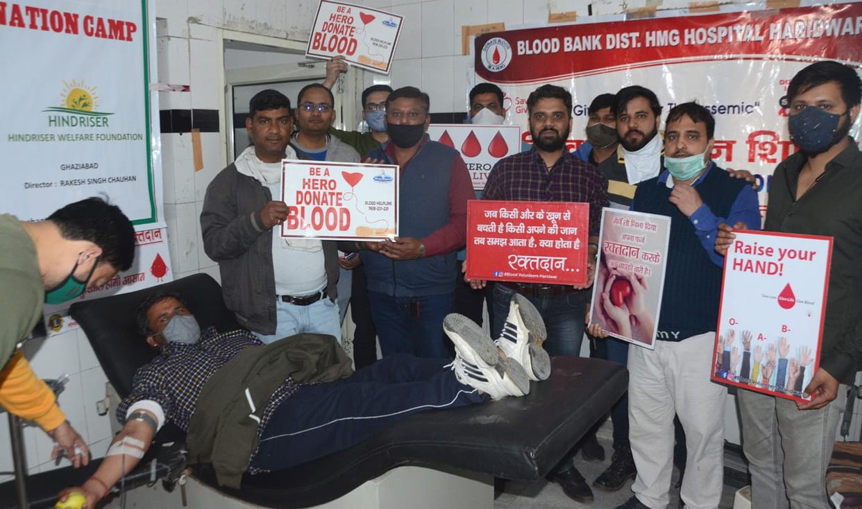 Tributes paid to the martyrs of Pulwama by donating blood