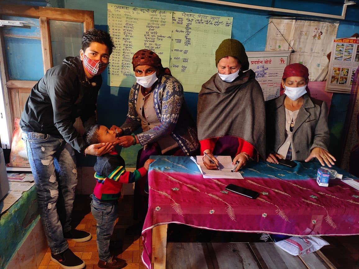 5184 child take polio drops in rampur