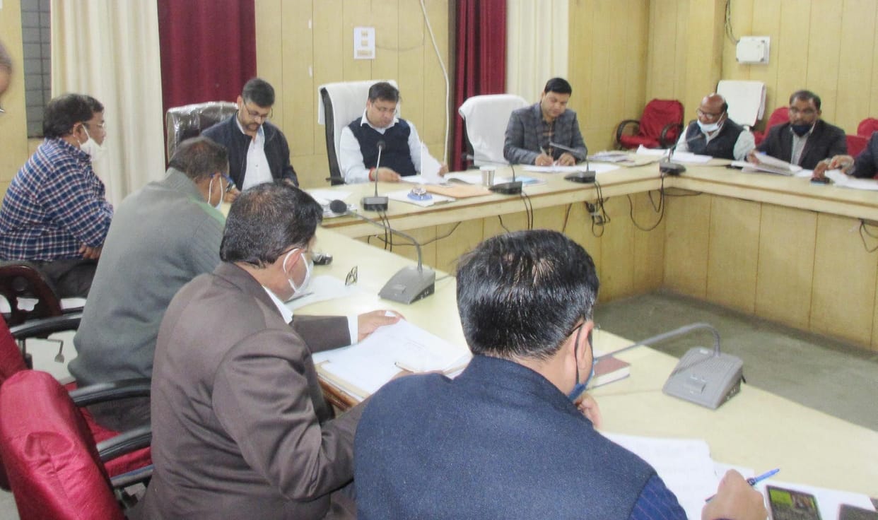 Divide polling stations into four categories: DM