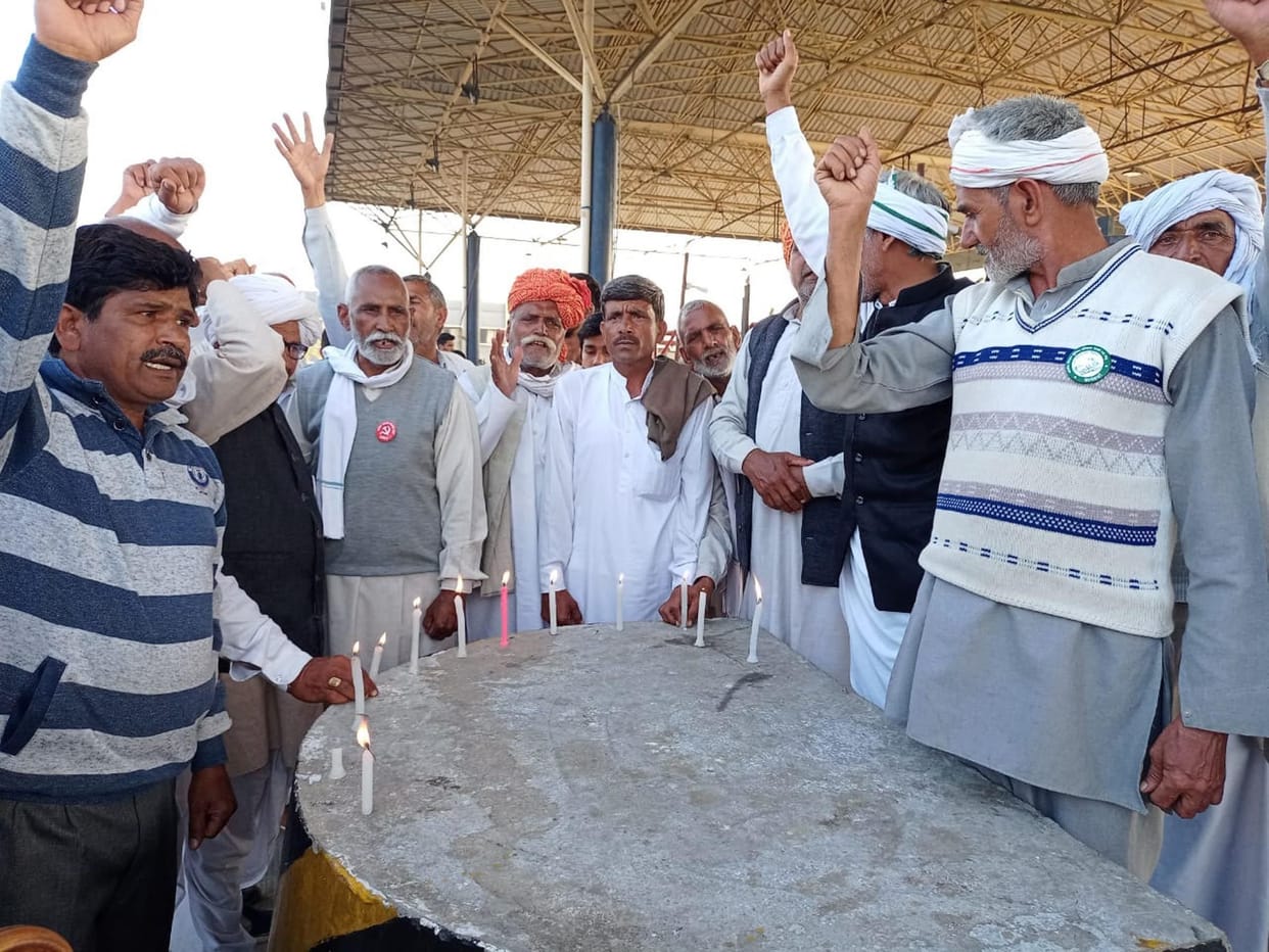 Farmers burnt effigy of Agriculture Minister JP Dalal